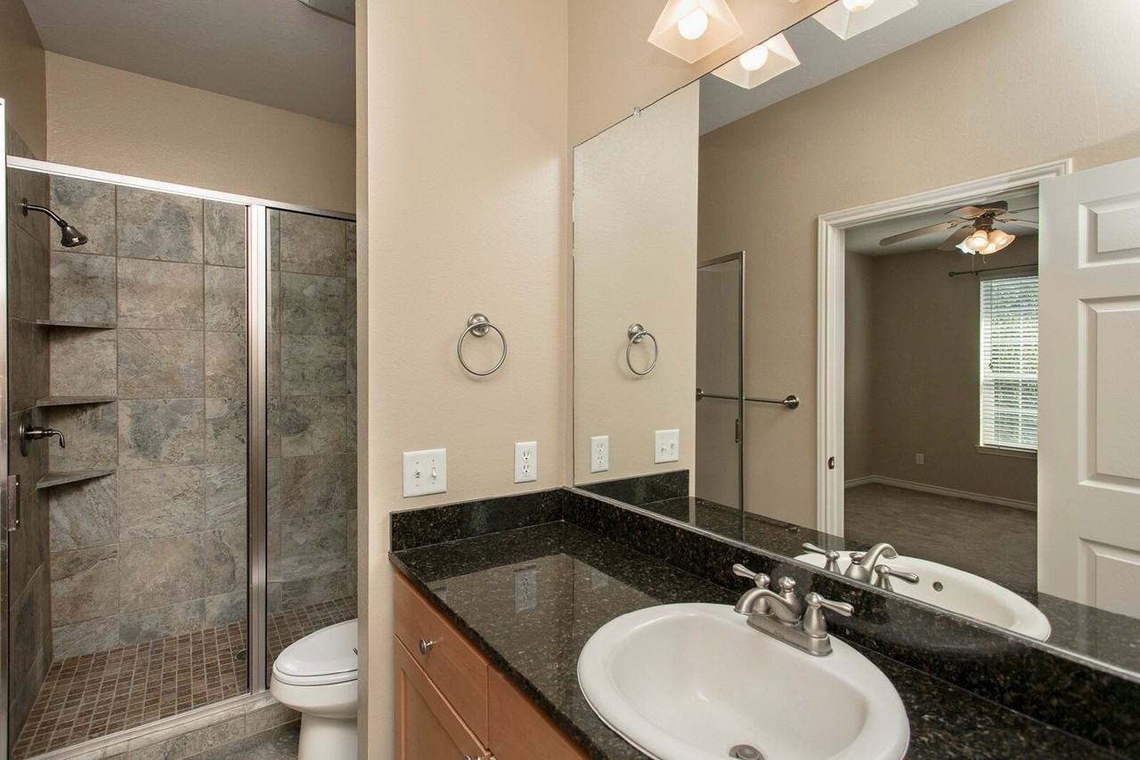 411 Montauk Ct - Photo 3 of 17