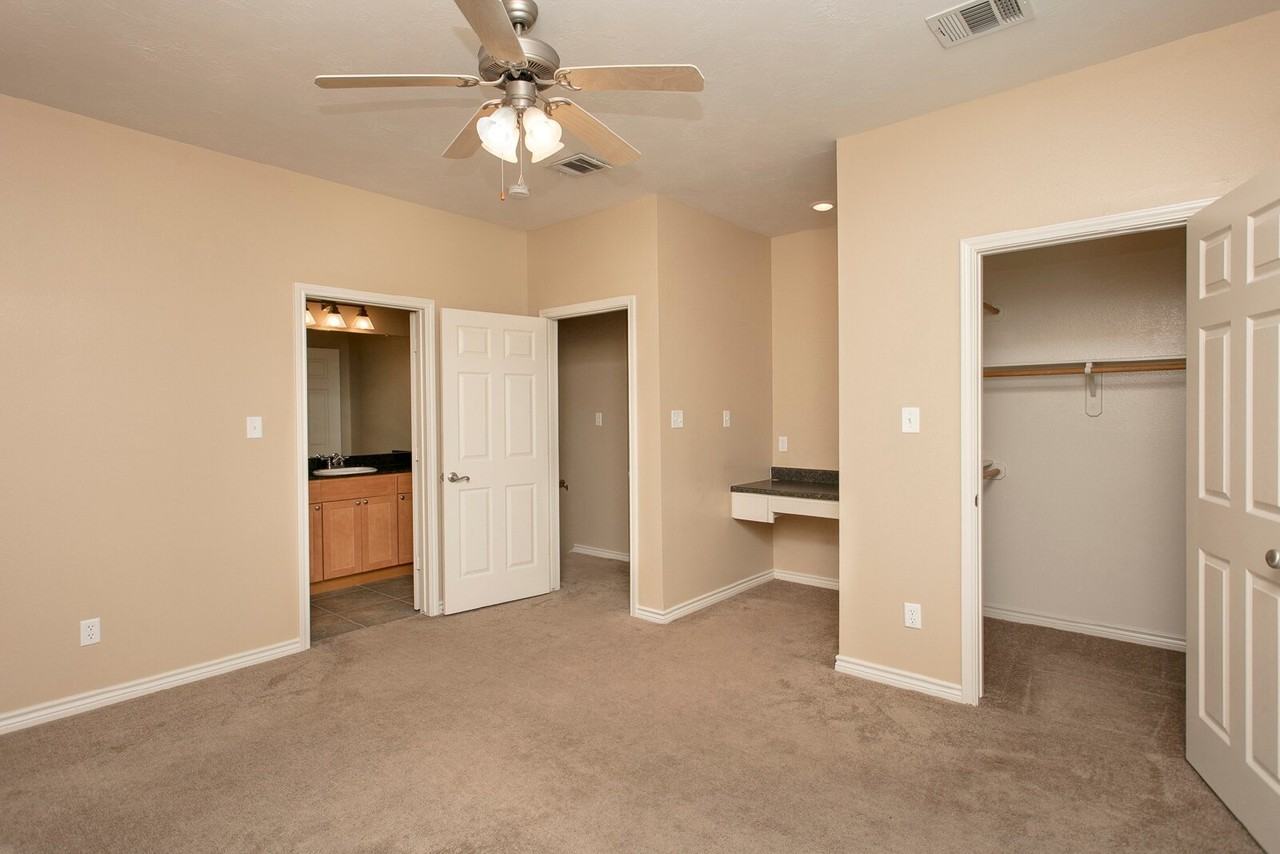 411 Montauk Ct - Photo 6 of 17