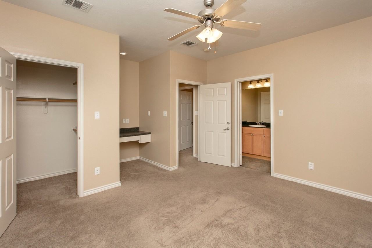 411 Montauk Ct - Photo 7 of 17