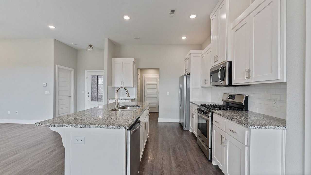 6051 W Mecklin St - Photo 6 of 17