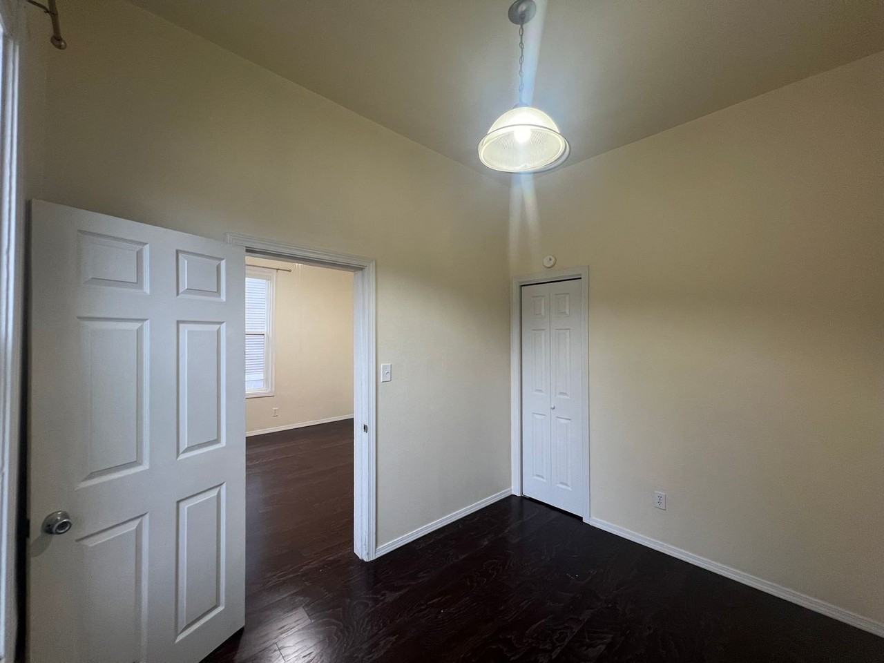 419 Lakeway Dr - Photo 5 of 14