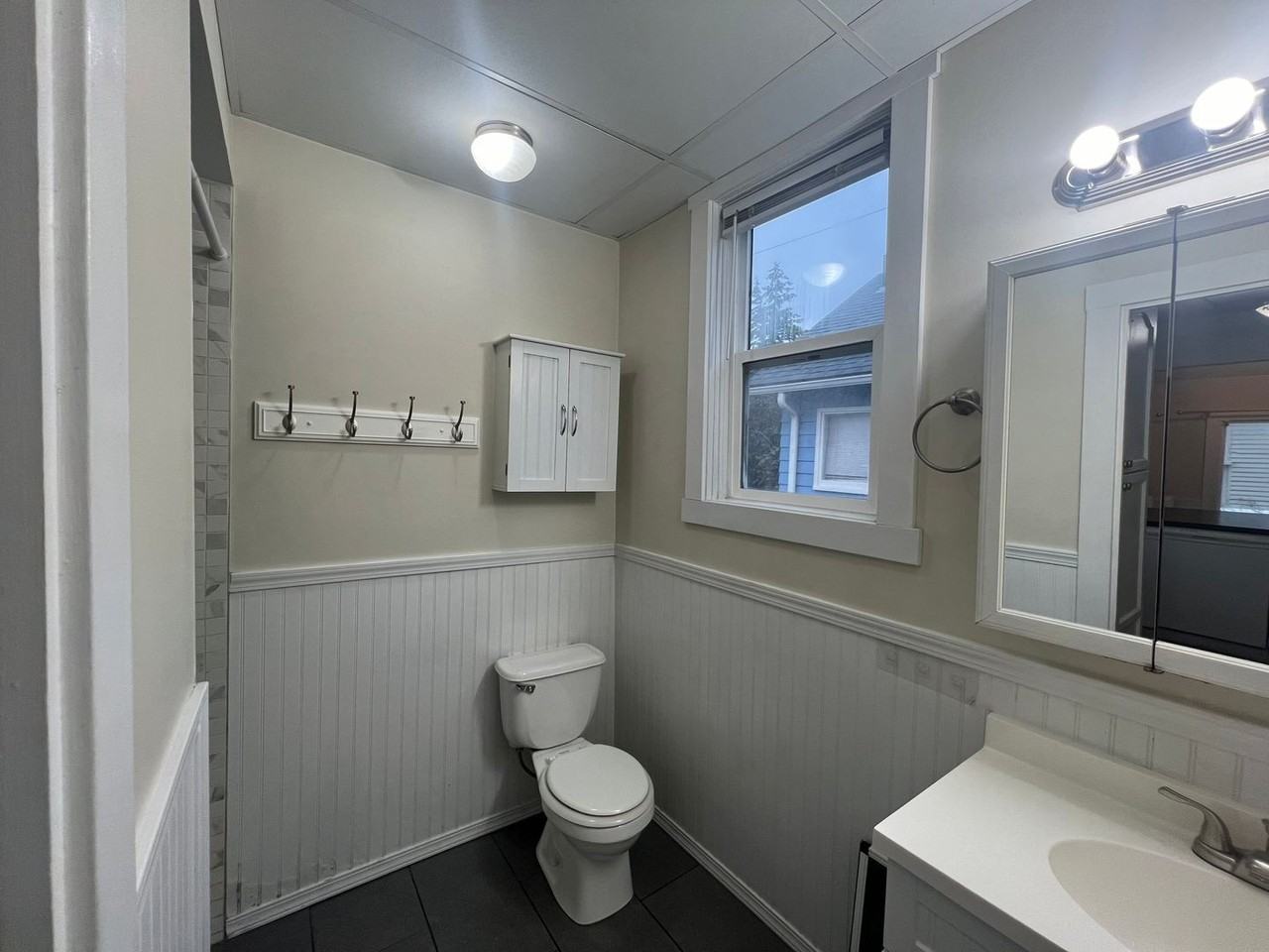 419 Lakeway Dr - Photo 7 of 14