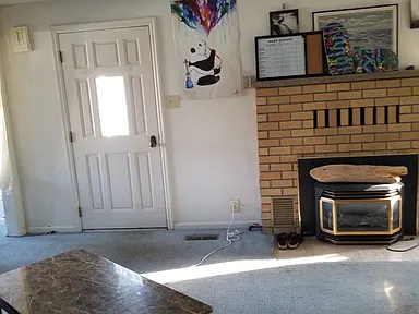 1421 Lakeway Dr - Photo 2 of 8