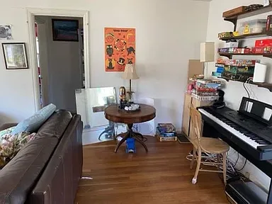 1421 Lakeway Dr - Photo 3 of 8