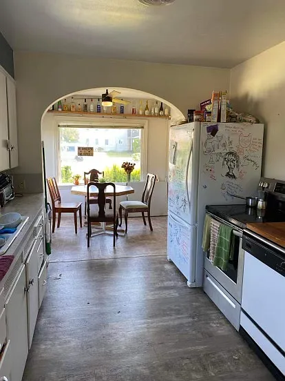 1421 Lakeway Dr - Photo 4 of 8