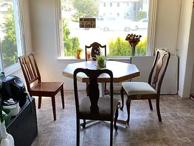 1421 Lakeway Dr - Photo 5 of 8