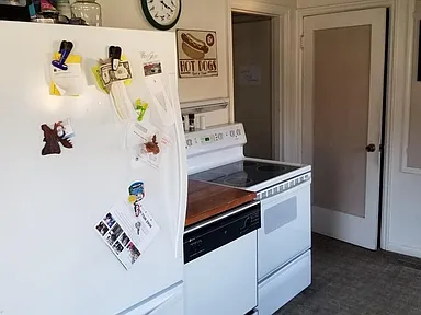 1421 Lakeway Dr - Photo 6 of 8