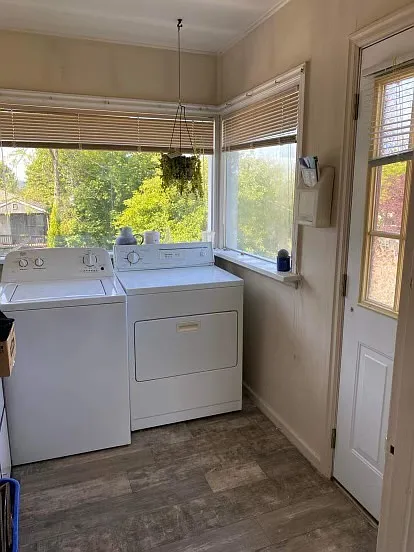 1421 Lakeway Dr - Photo 7 of 8