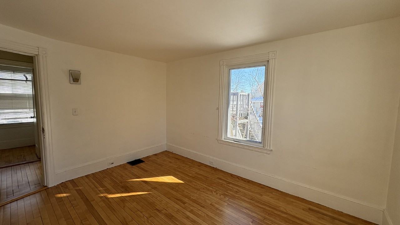 670 Main St - Photo 2 of 24