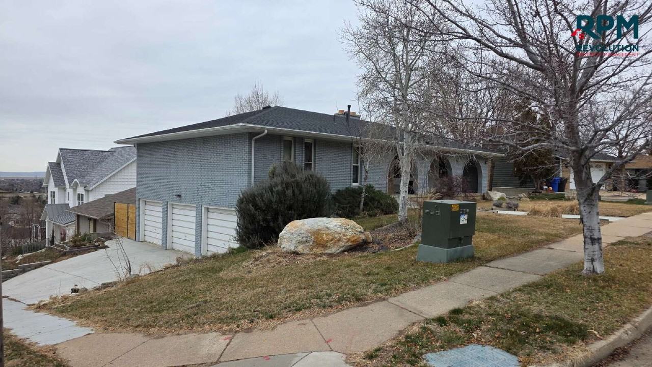 816 Mountain Side Dr - Photo 2 of 13