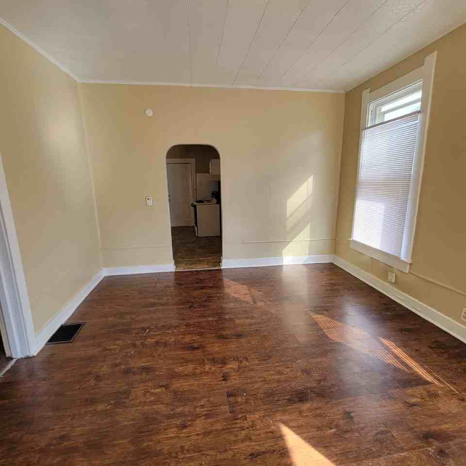 526 E Minnesota St - Photo 4 of 6