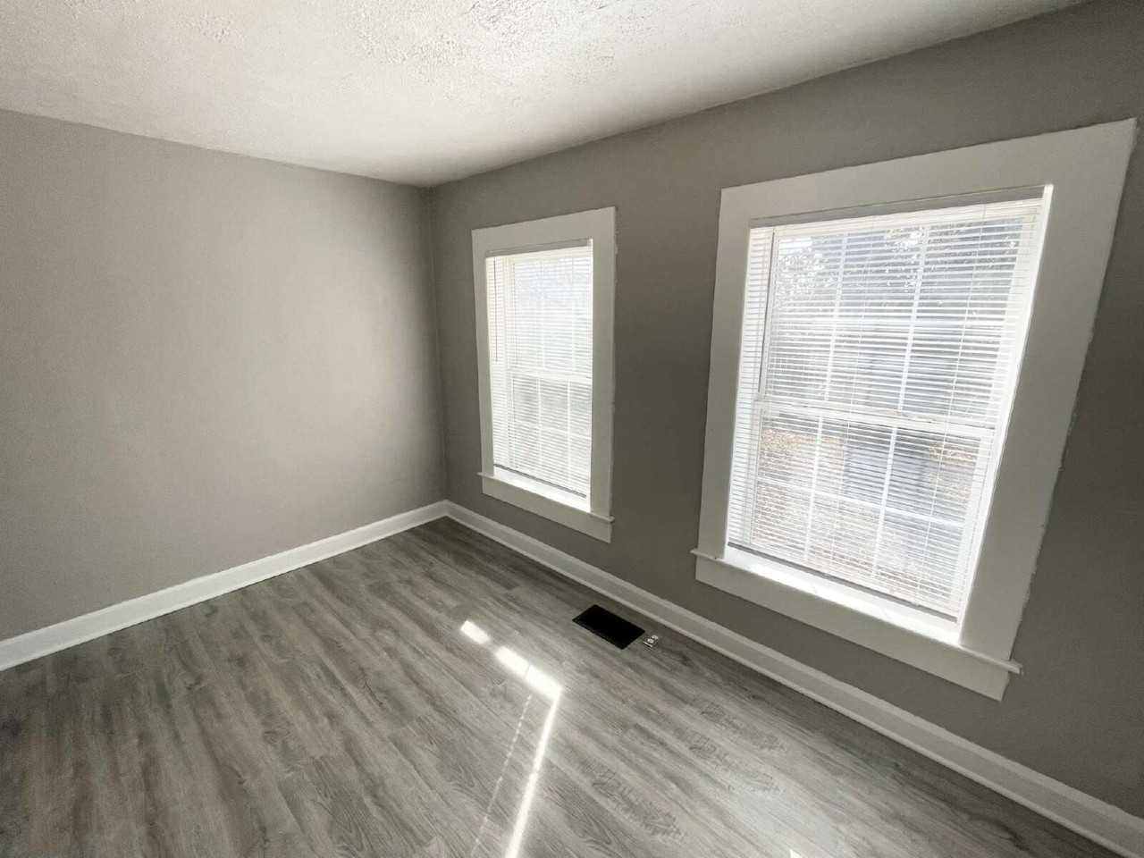 2627 S Goodlet Ave - Photo 4 of 6