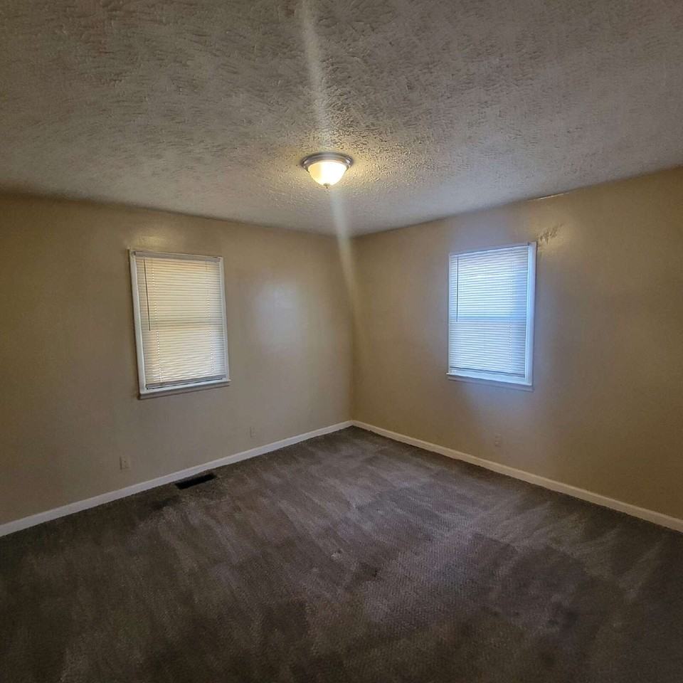 1417 Phillips Dr - Photo 2 of 7