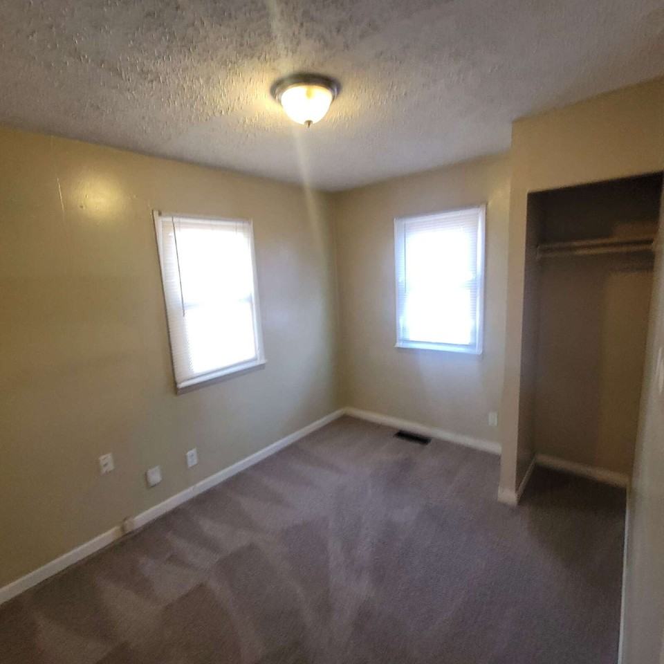 1417 Phillips Dr - Photo 3 of 7