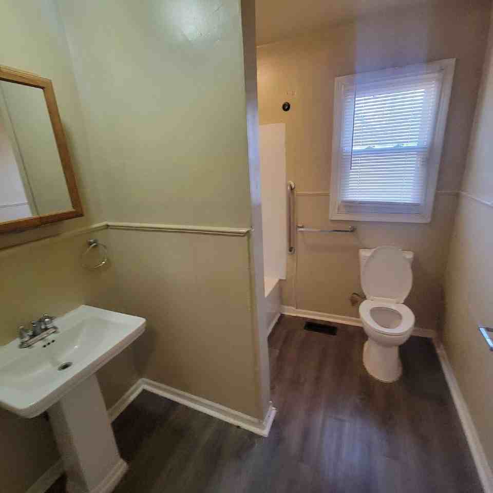 1417 Phillips Dr - Photo 4 of 7