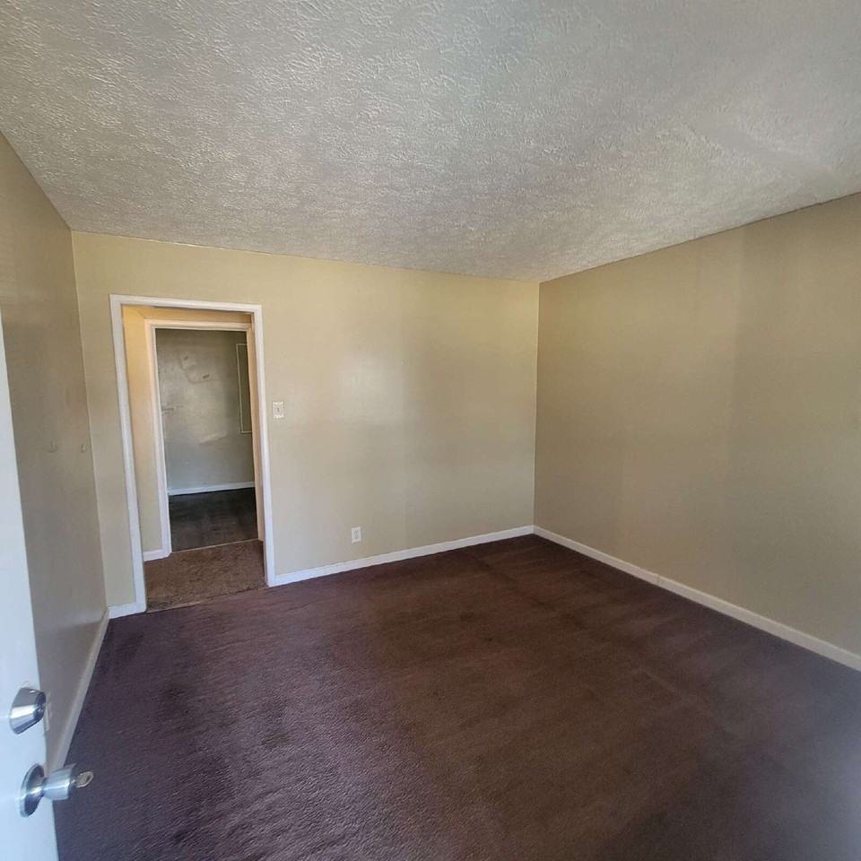 1417 Phillips Dr - Photo 5 of 7