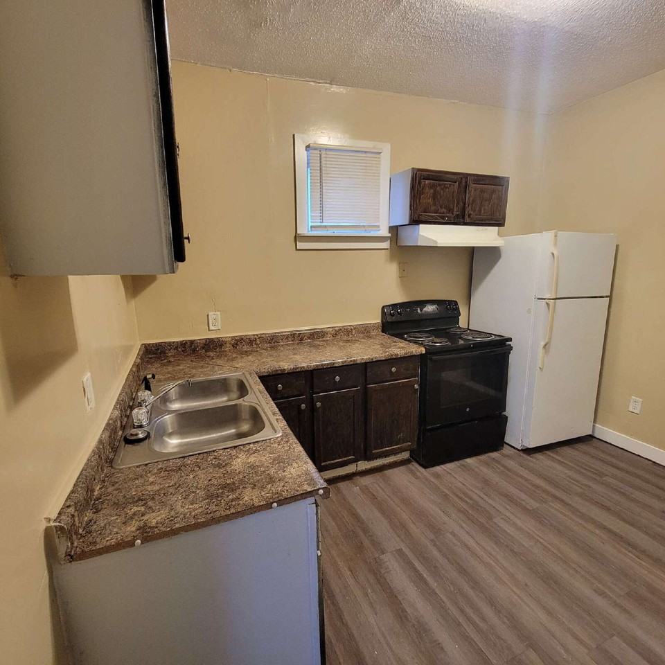 241 N Beville Ave - Photo 2 of 7