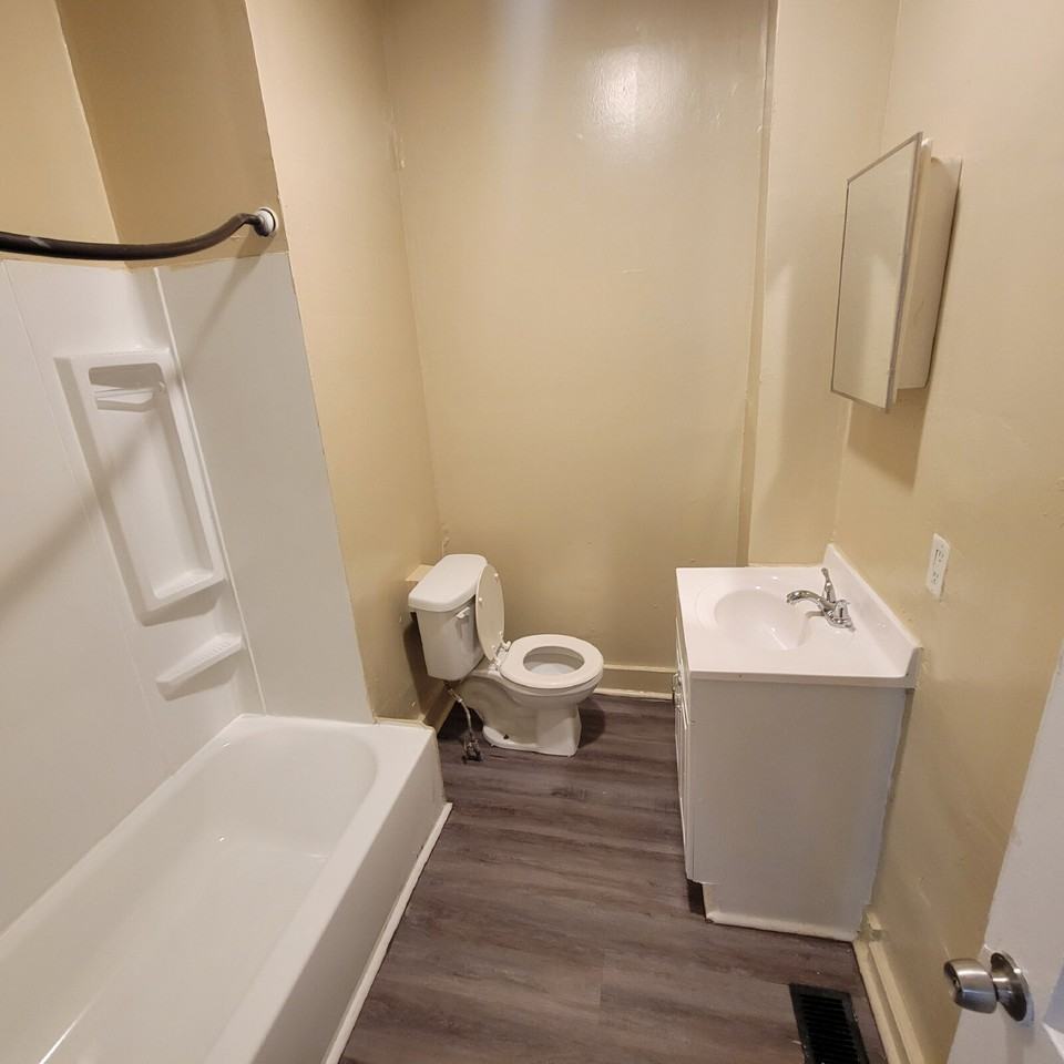 241 N Beville Ave - Photo 3 of 7