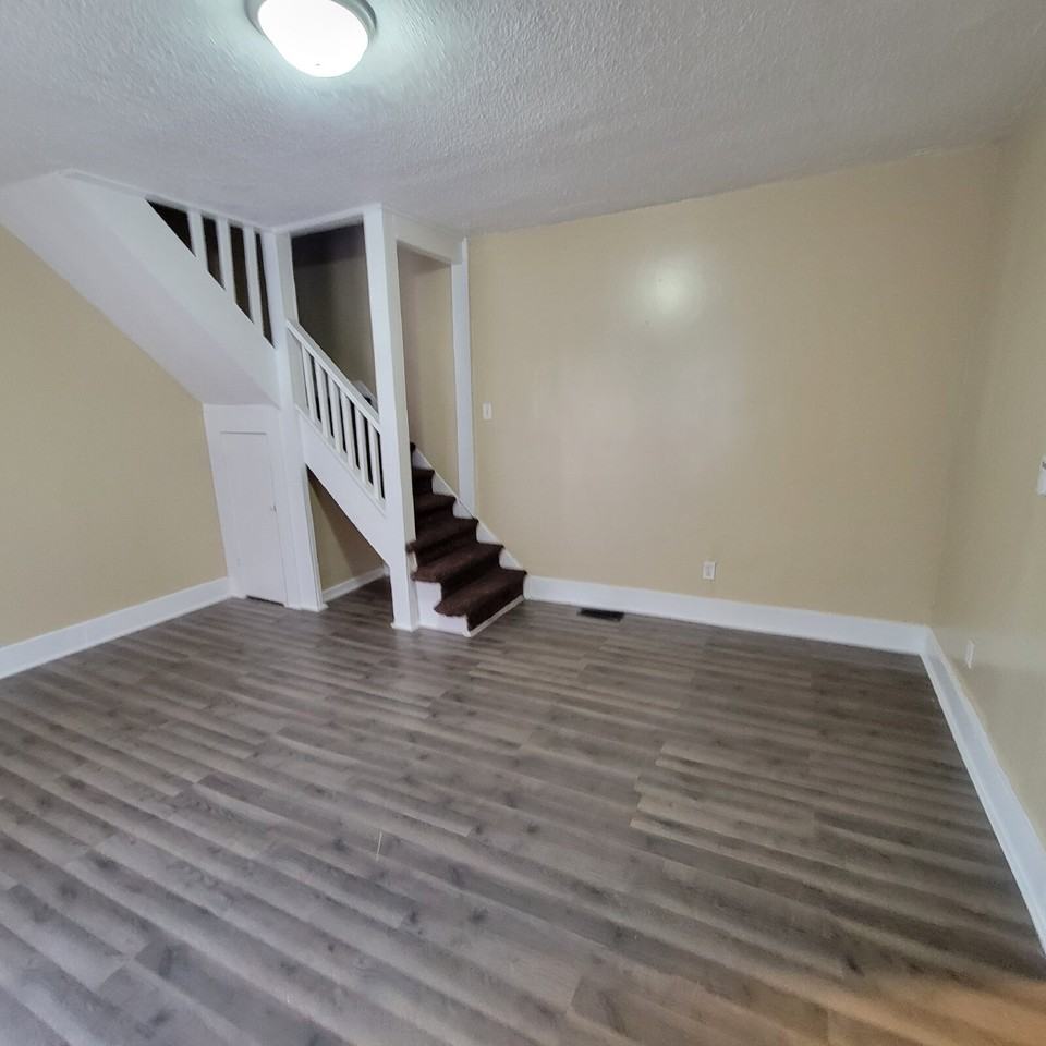 241 N Beville Ave - Photo 4 of 7