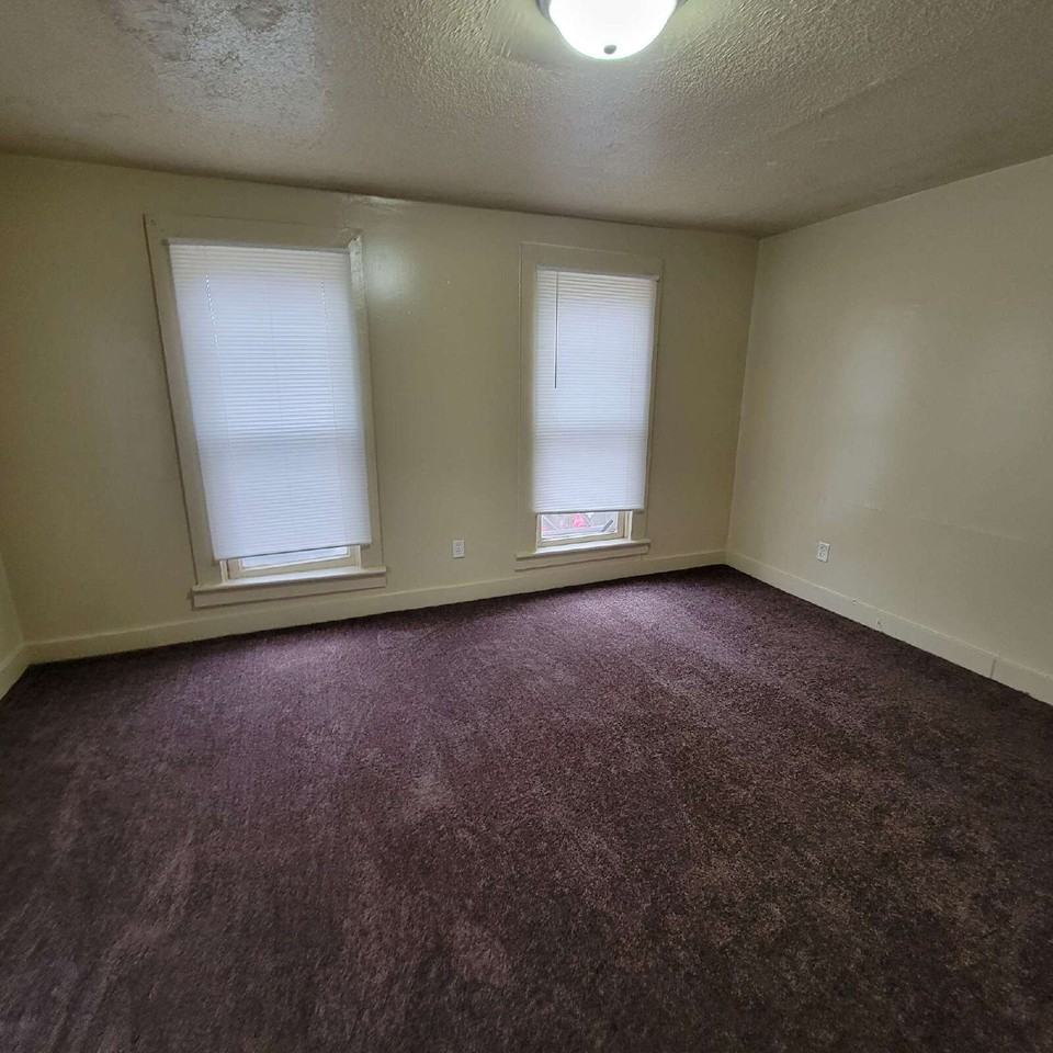 241 N Beville Ave - Photo 6 of 7