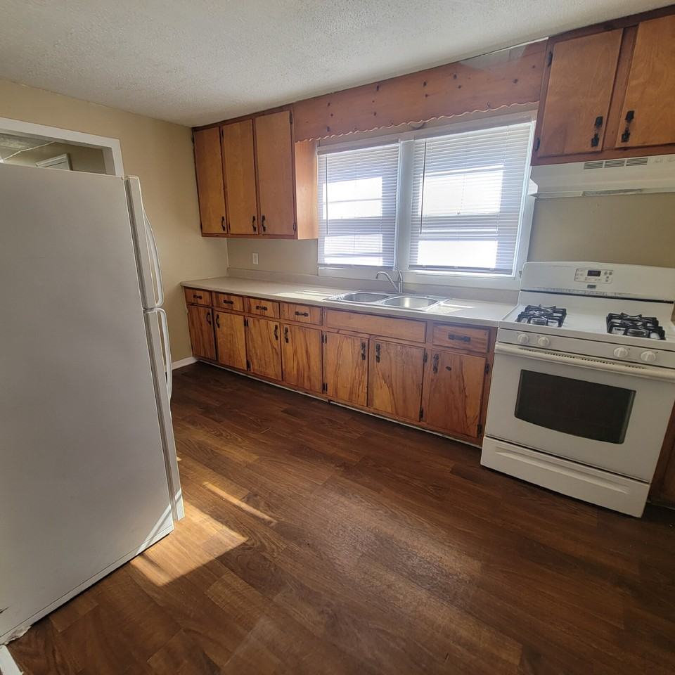 1706 N Somerset Ave - Photo 2 of 8