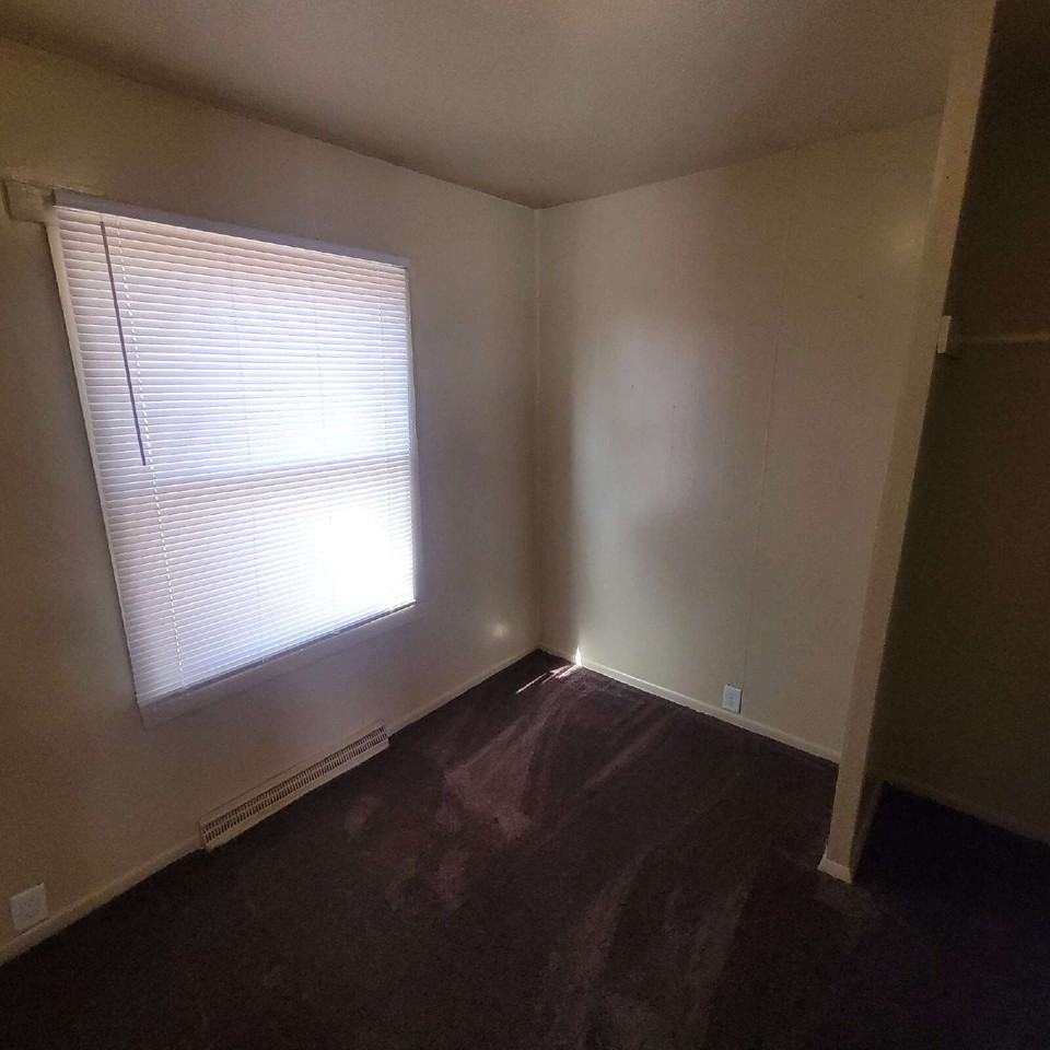 1706 N Somerset Ave - Photo 3 of 8