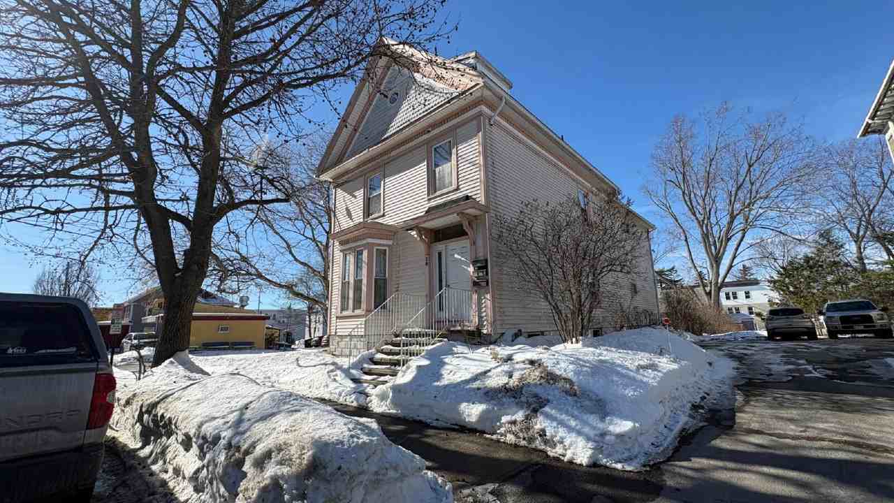 28 Veranda St #1 - Photo 2 of 13