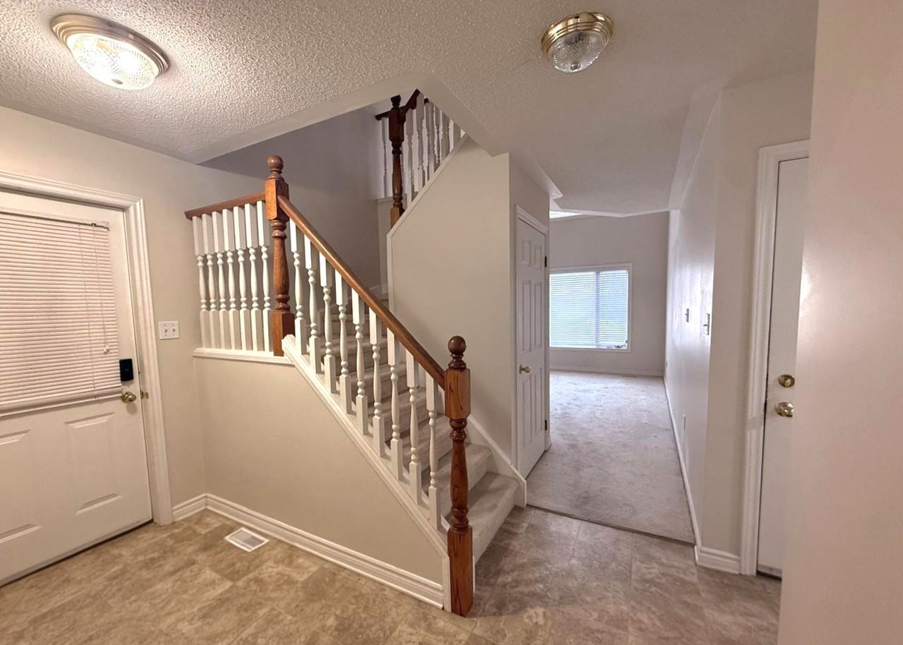 1478 Adelaide Street North #33 - Photo 4 of 40