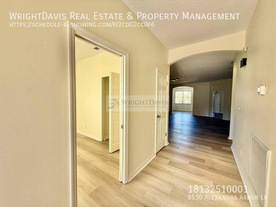 8530 Alexandra Arbor Ln - Photo 4 of 31