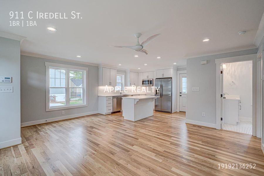 911C Iredell St - Photo 7 of 24