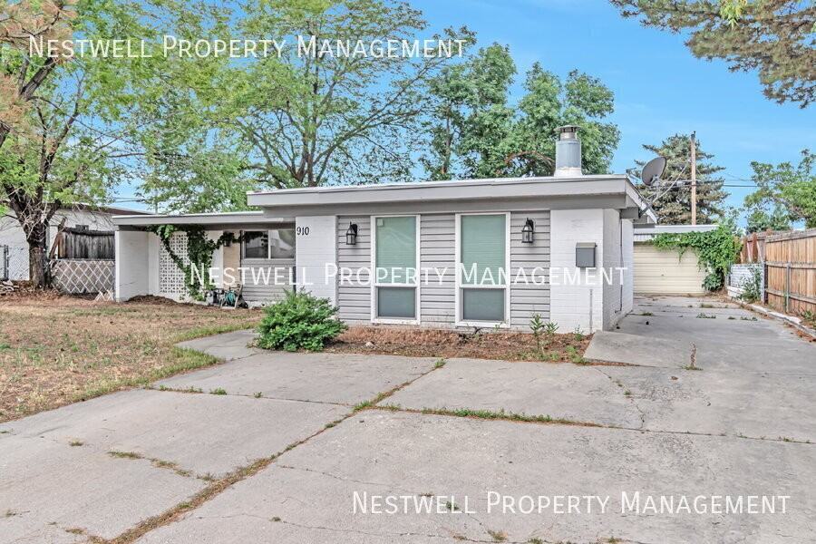 910 E Carnation Dr - Photo 2 of 29