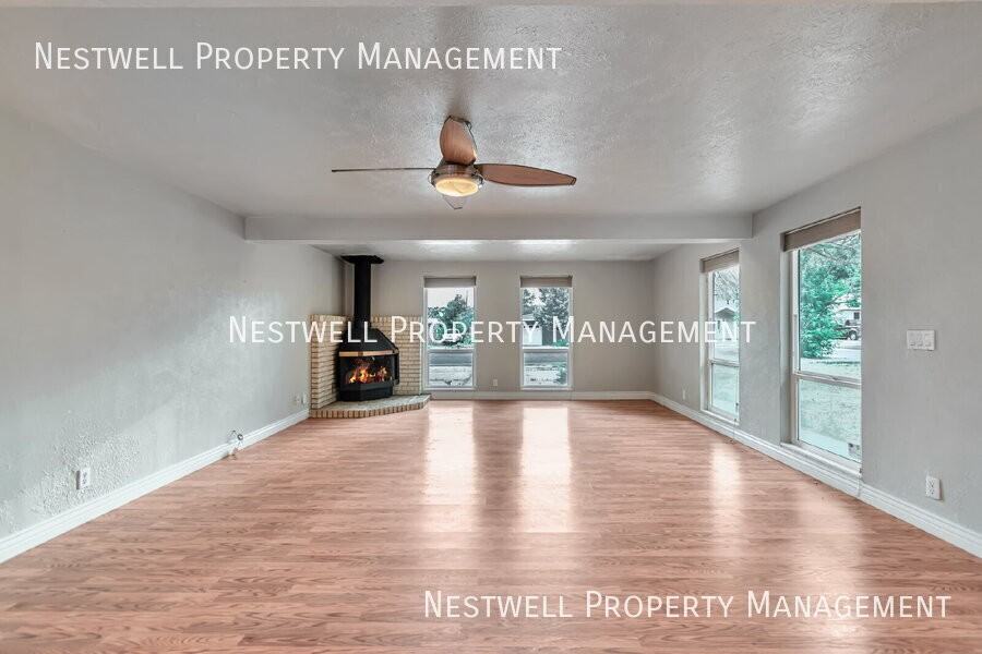 910 E Carnation Dr - Photo 4 of 29