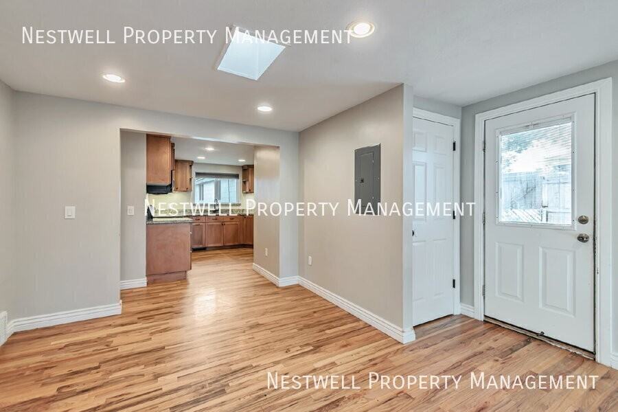 910 E Carnation Dr - Photo 6 of 29