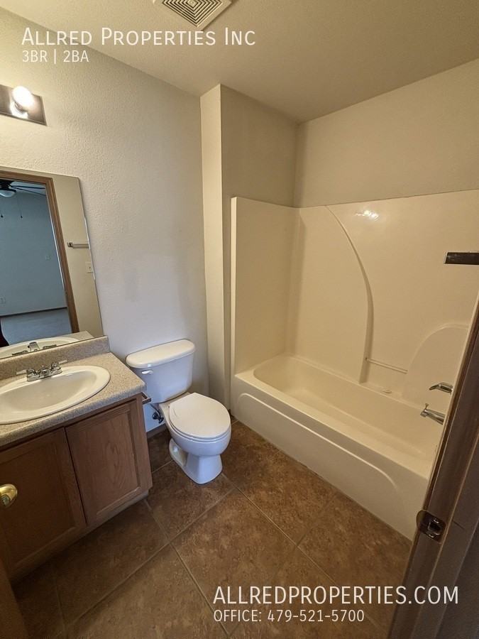 407 E Asher Ct - Photo 5 of 11