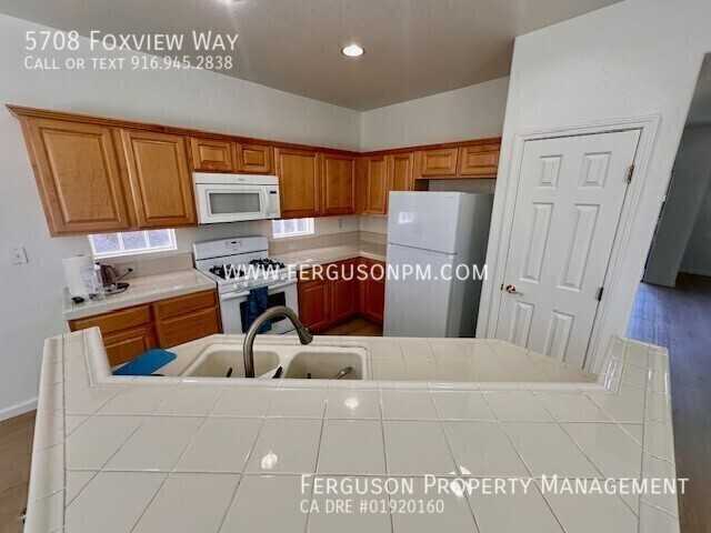 5708 Foxview Way - Photo 6 of 20