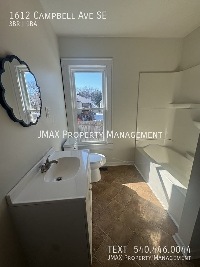 1612 Campbell Ave Se - Photo 7 of 12