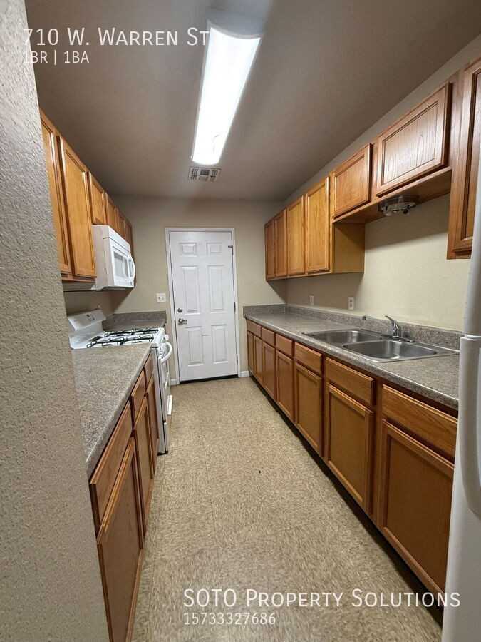 710 Warren St - Photo 3 of 10