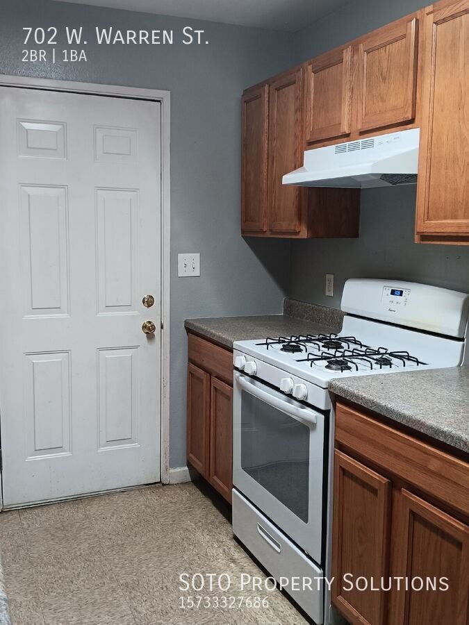 702 Warren St - Photo 5 of 8