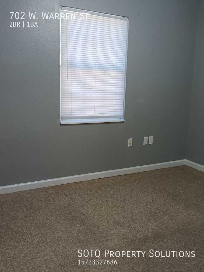 702 Warren St - Photo 7 of 8