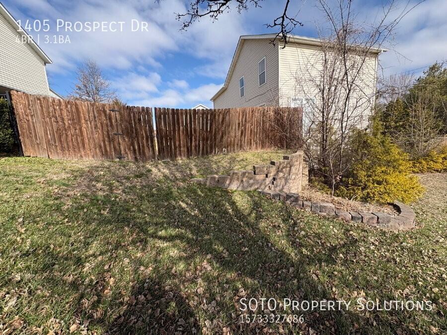 1405 Prospect Dr - Photo 3 of 30