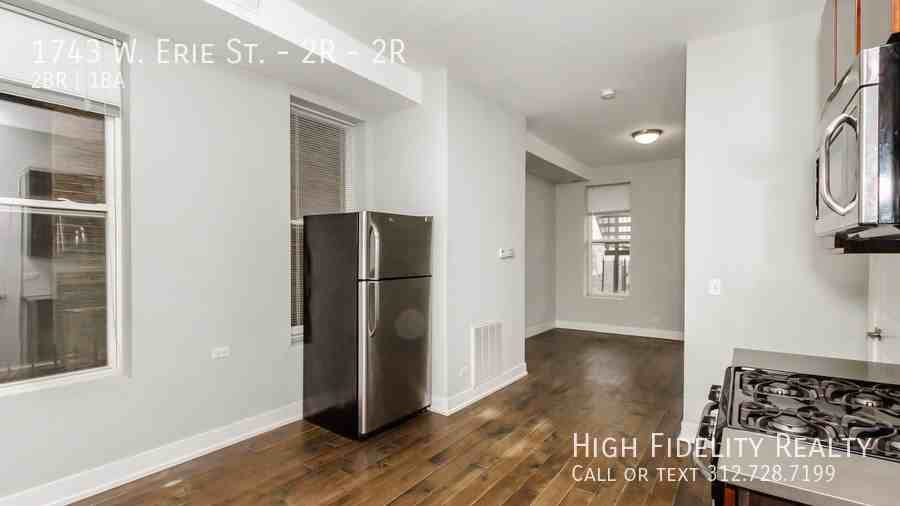 1743 W Erie St Apt 2r #2R - Photo 5 of 10