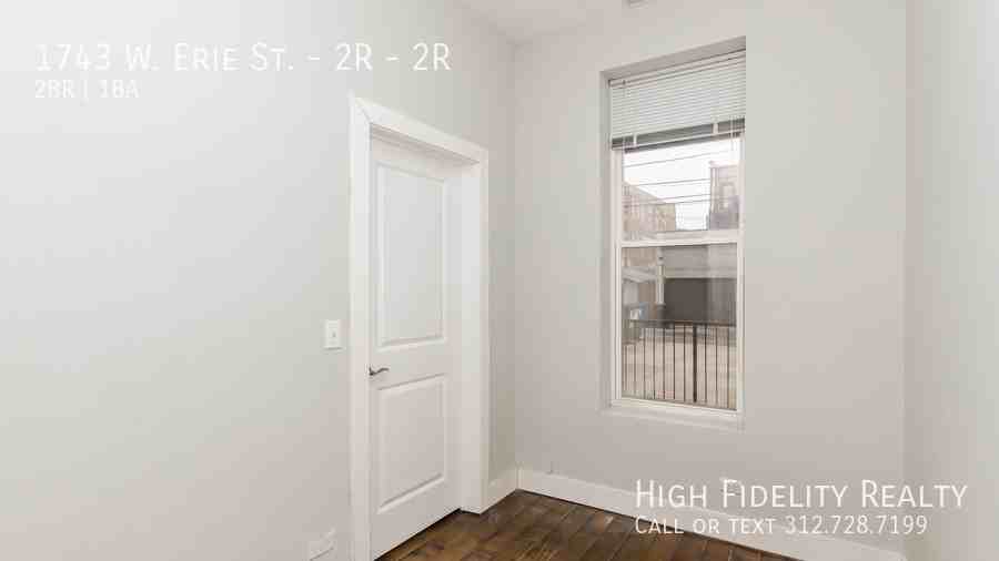 1743 W Erie St Apt 2r #2R - Photo 7 of 10