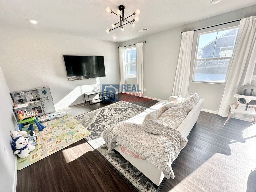 27086 E Bayaud Ave - Photo 2 of 20