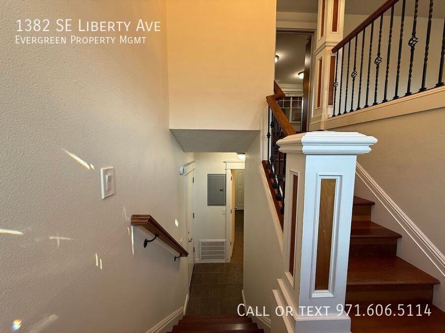 1382 Se Liberty Ave - Photo 3 of 50