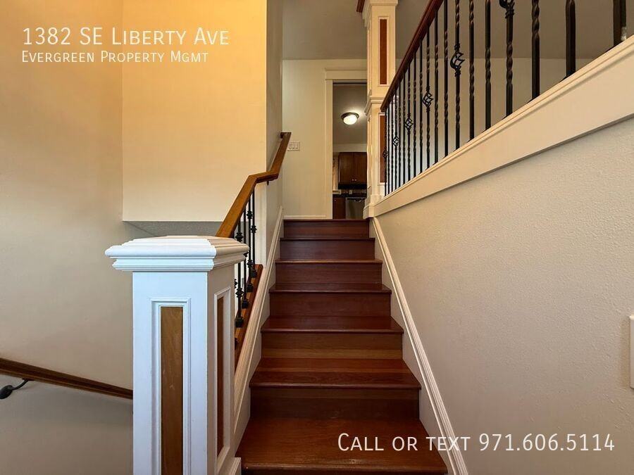1382 Se Liberty Ave - Photo 4 of 50