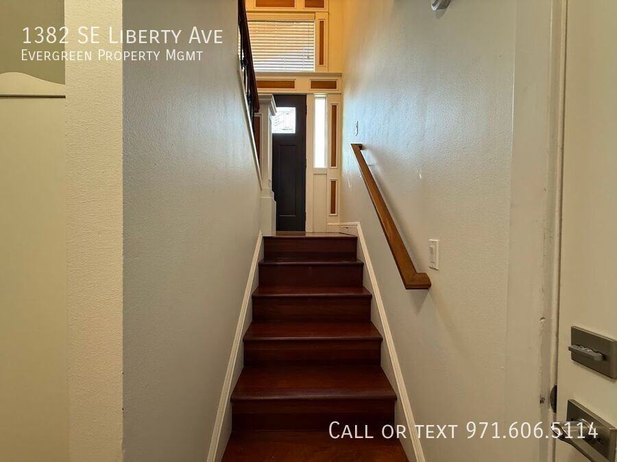 1382 Se Liberty Ave - Photo 5 of 50