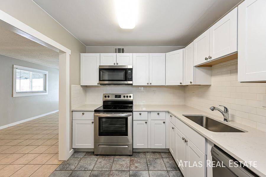 916 Victor St - Photo 7 of 20