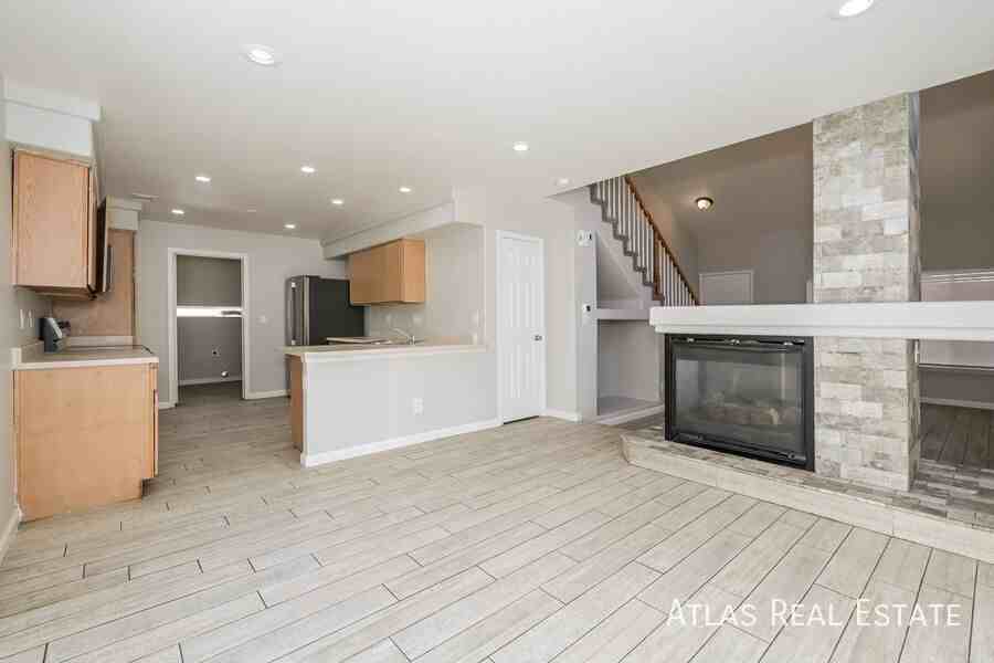 4834 Genoa St - Photo 5 of 35