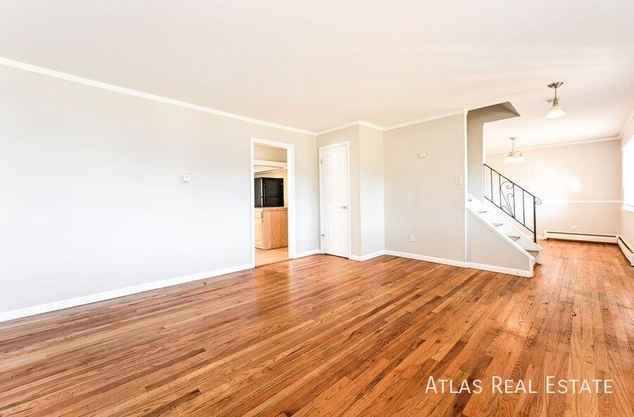 331 S Victor St - Photo 3 of 18