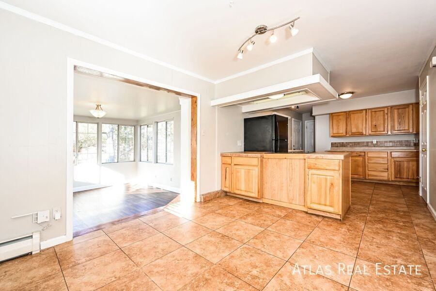 331 S Victor St - Photo 5 of 18